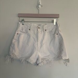 American Eagle White Distressed Denim Shorts Size 8 – EUC